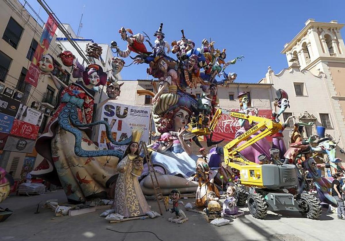 qu-d-a-es-la-plant-de-la-fallas-2024-y-cu-ndo-salen-los-ninots-a-la
